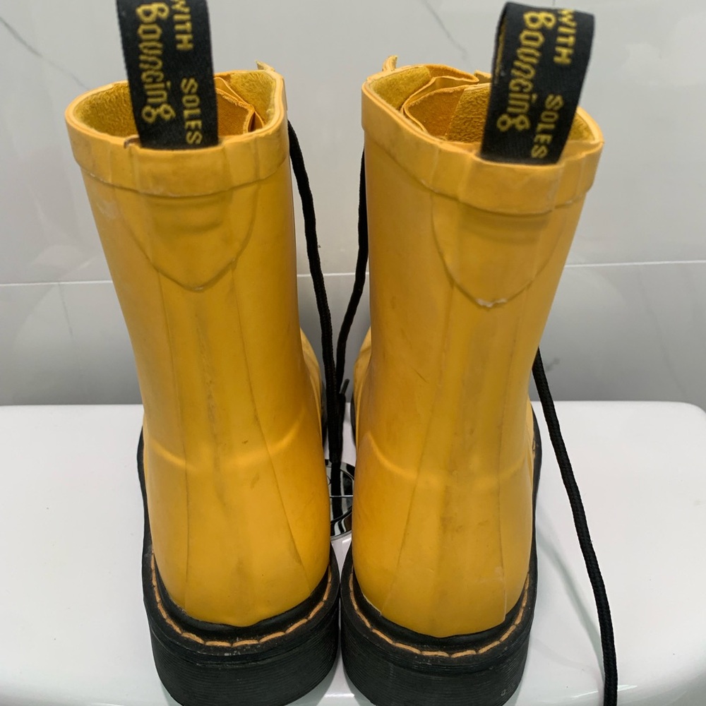 Dr. Doc Martens Women's Hincky Yellow Smiley Face Eye Platform Boot 1460 shoes 6 - Picture 8 of 11